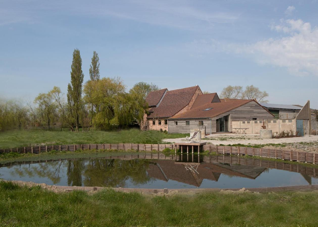 Landelijk Vakantiehuis In Diksmuide Met Een Tuin En Vijver Екстериор снимка